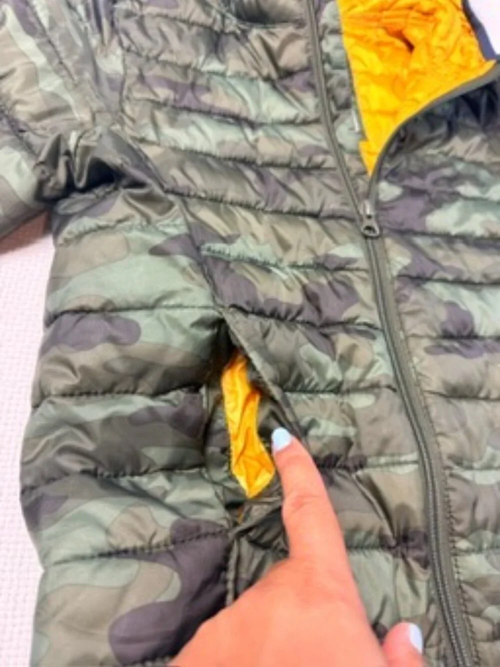 Gap Kids Camo Lightweight Puffer Jacket Hooded Green Yellow Size S 6-7